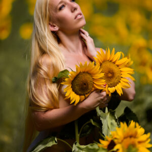 FILLE AUX TOURNESOLS